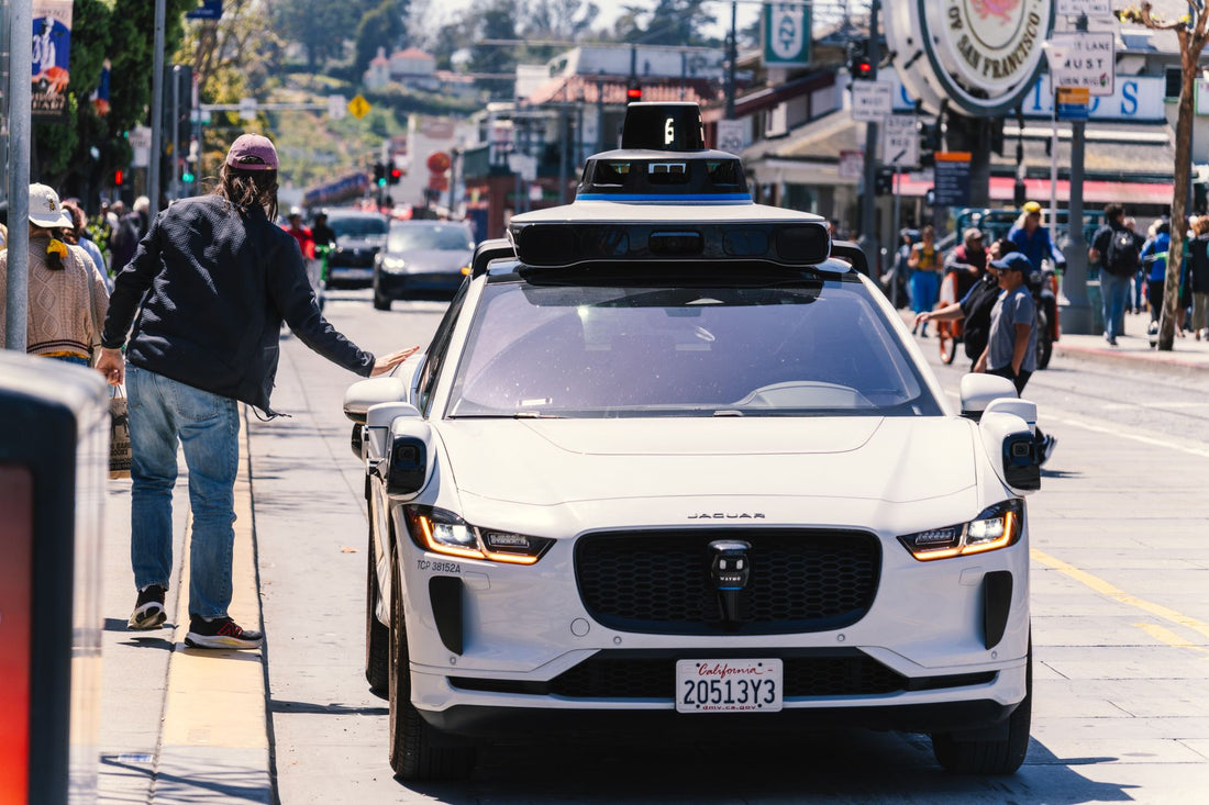 Véhicule autonome avec capteurs et système d'identification VIN intégré
