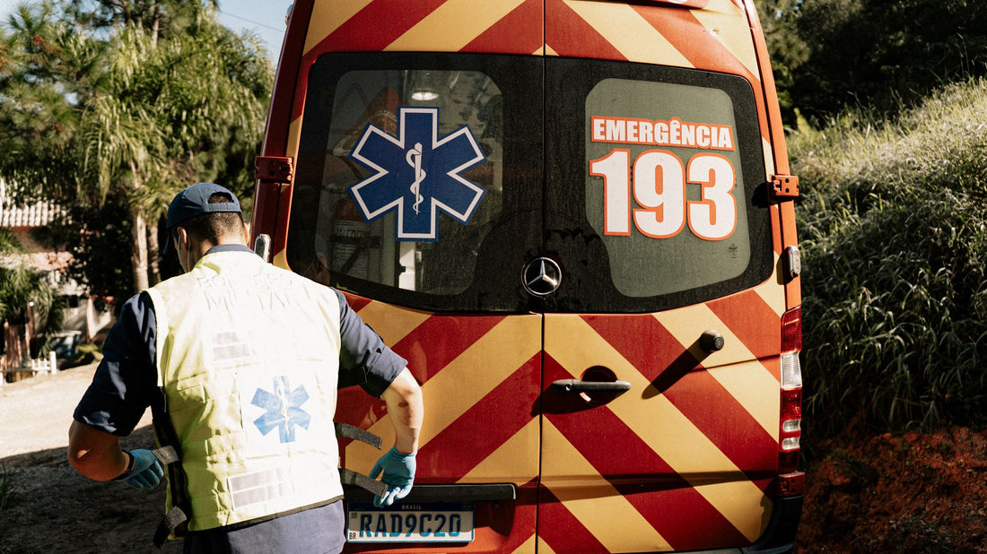 Plaque d'identification VIN sur un véhicule ambulance homologué