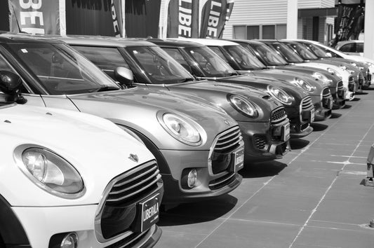 Véhicule automobile lors d'une vente aux enchères judiciaires avec vérification de la plaque VIN