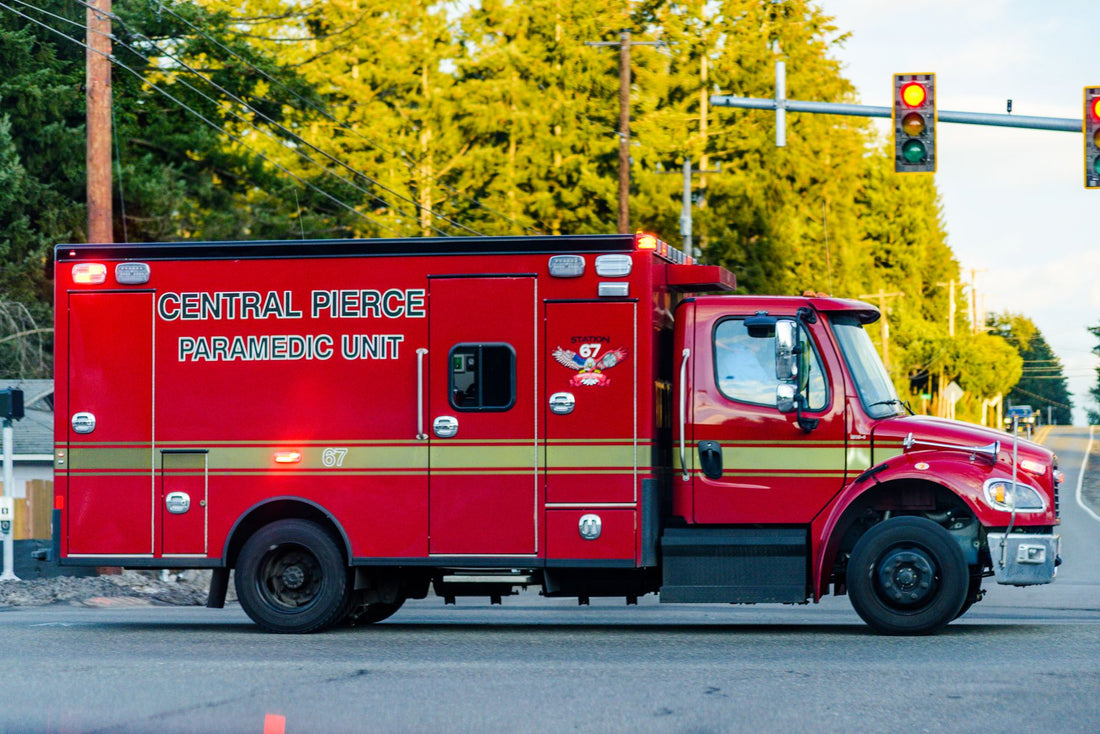 Véhicule de secours pompier avec plaque d'identification VIN visible