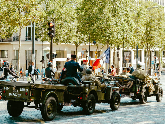 Véhicule militaire réformé en cours d'immatriculation civile avec plaque VIN visible